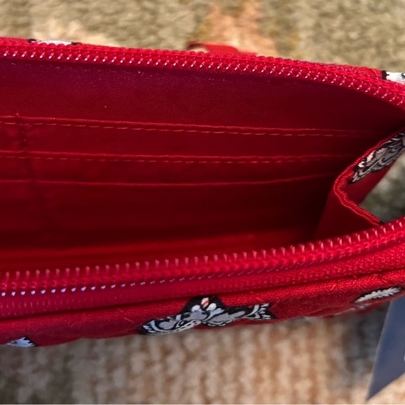 Atlanta Falcon Vera Bradley FRID Front Zip Wristlet Red/Silver Bandana‎ NWT - Picture 4 of 7